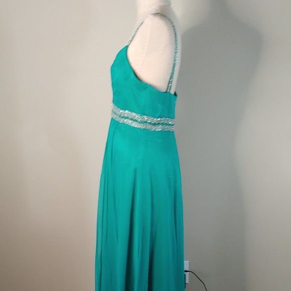 (13) NWOT Nina Canacci Long Gown Formal and Semi-Formal - Picture 2 of 3